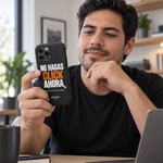 BB SIGN Shop · 03-es · ES · persona usando el case · mockup conceptual