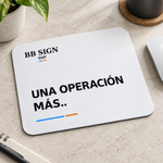 BB SIGN — one-more-mouse-white-es — angle — mockup conceptual
