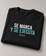 BBS-SINGLE|Black|folded|AI product mockup — Se Marca y Se Ejecuta oversized T-shirt
