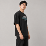 BBS-SINGLE|Black|side|AI product mockup — Se Marca y Se Ejecuta oversized T-shirt