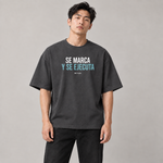 BBS-SINGLE|Dark Grey|front|AI product mockup — Se Marca y Se Ejecuta oversized T-shirt