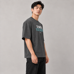 BBS-SINGLE|Dark Grey|side|AI product mockup — Se Marca y Se Ejecuta oversized T-shirt