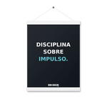 Póster con colgador BB SIGN — Disciplina sobre impulso