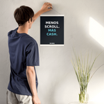 Póster con colgador BB SIGN — Menos scroll. Más cash. — escala