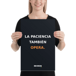 Póster mate BB SIGN — La paciencia también opera — escala