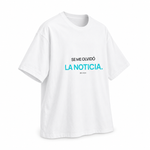 Se Me Olvidó la Noticia — Oversized Trading T-Shirt, White, product angle on white background